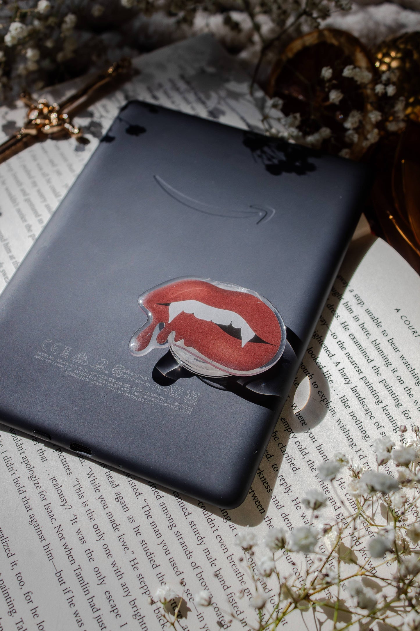 Vampire Bite Kindle / Phone Grip